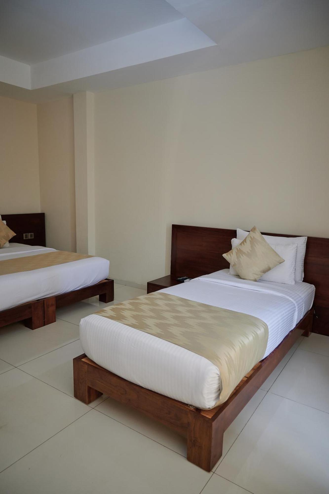 Kethumathee Hotel & Banquet Ratnapura Exterior photo