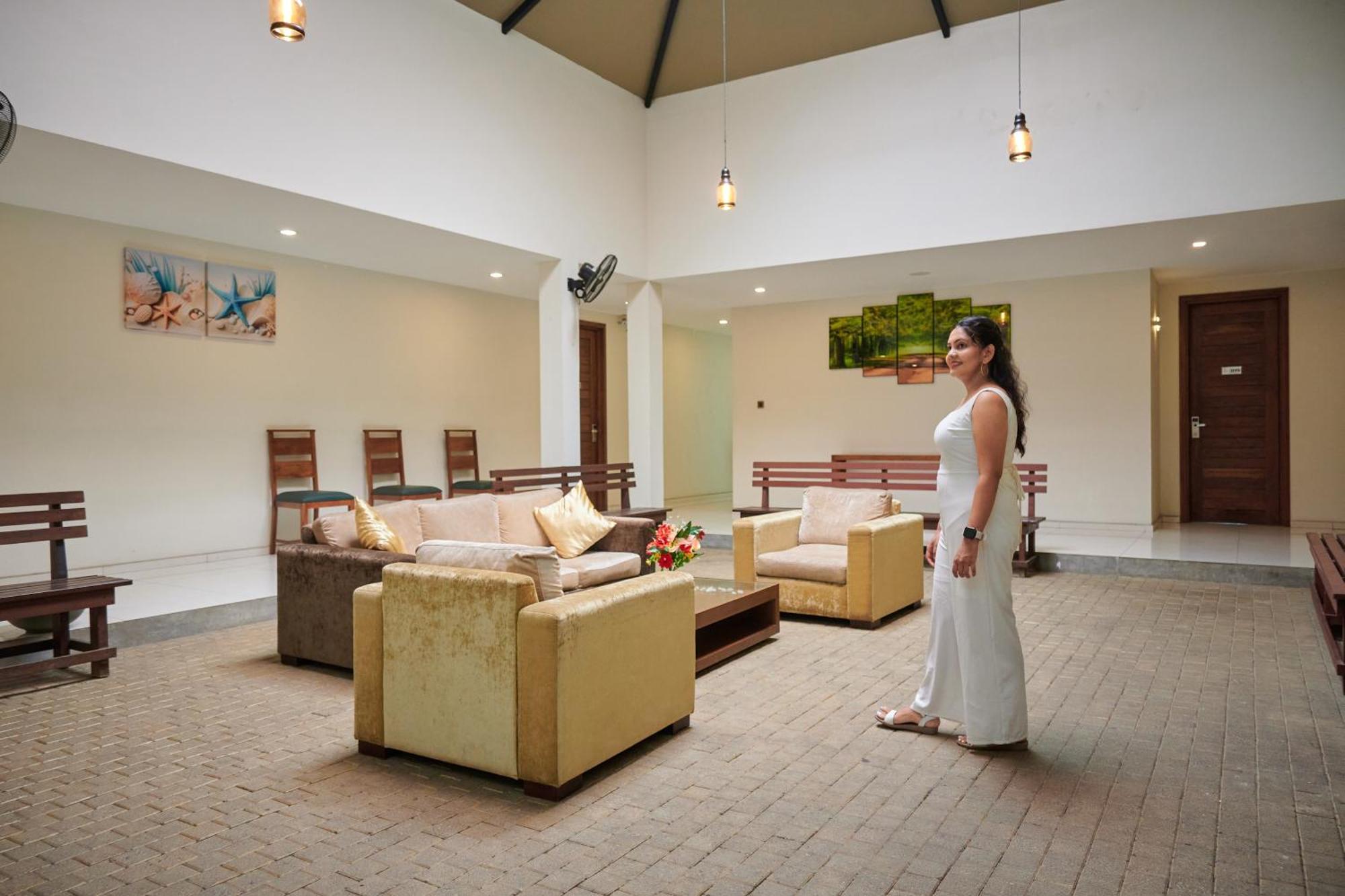 Kethumathee Hotel & Banquet Ratnapura Exterior photo