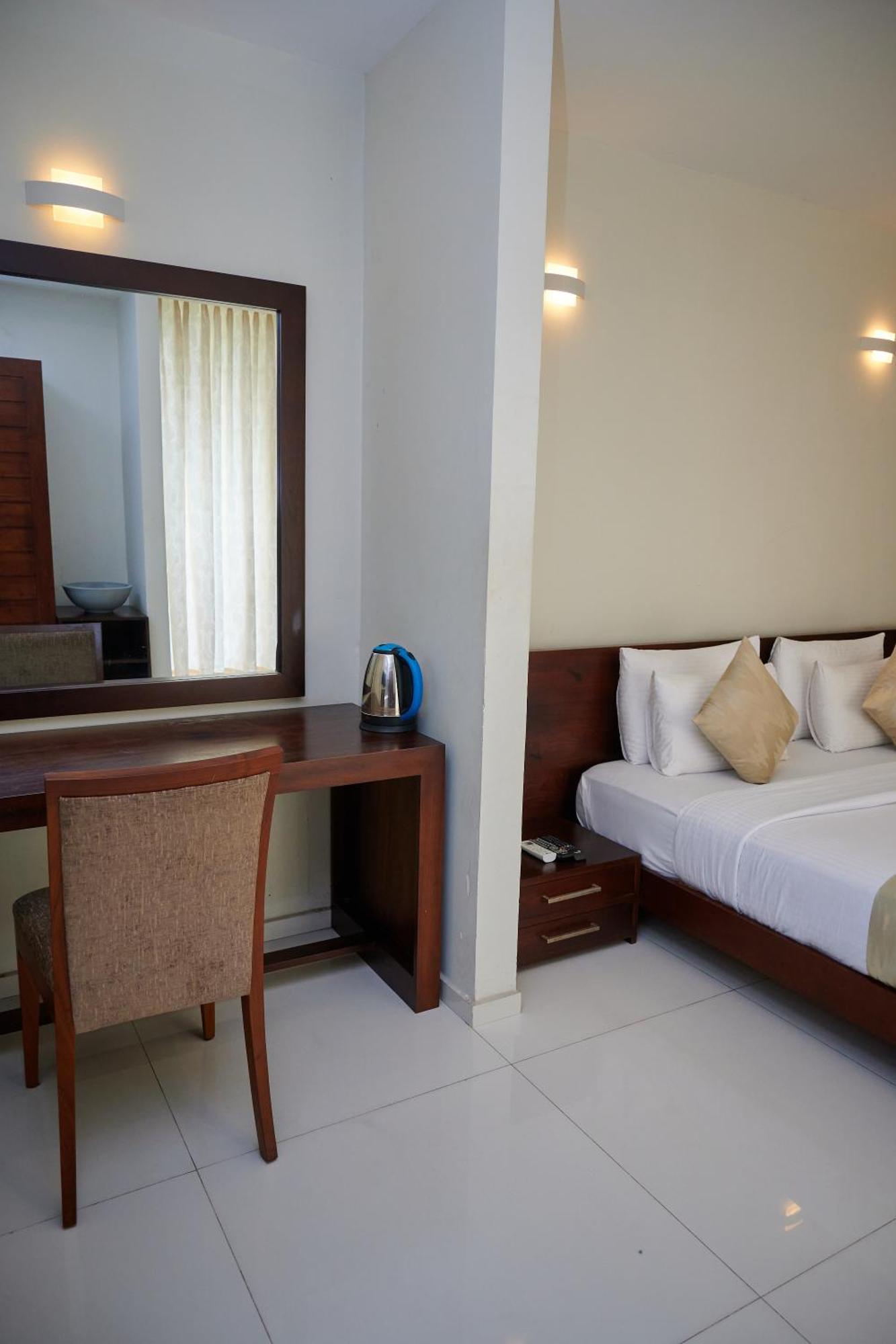Kethumathee Hotel & Banquet Ratnapura Exterior photo
