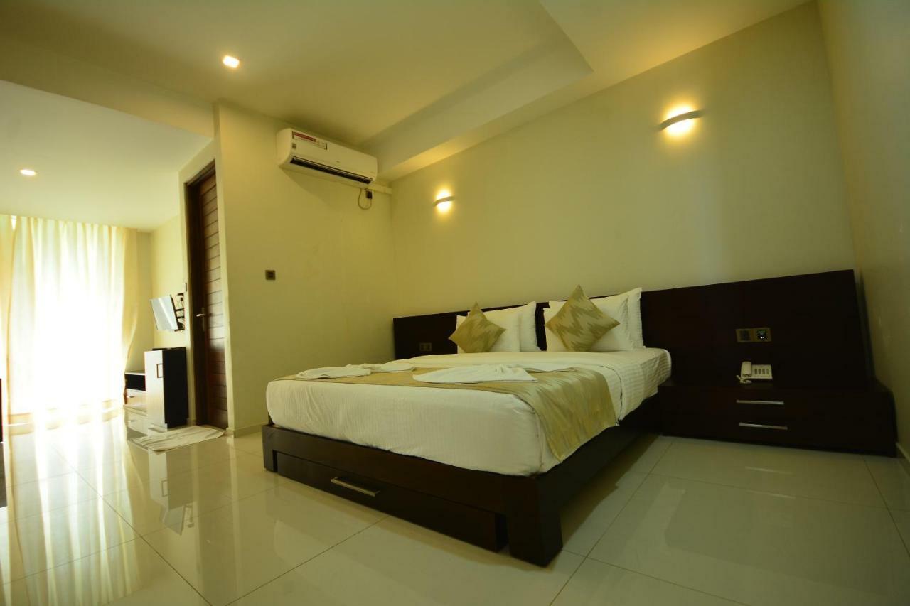 Kethumathee Hotel & Banquet Ratnapura Exterior photo